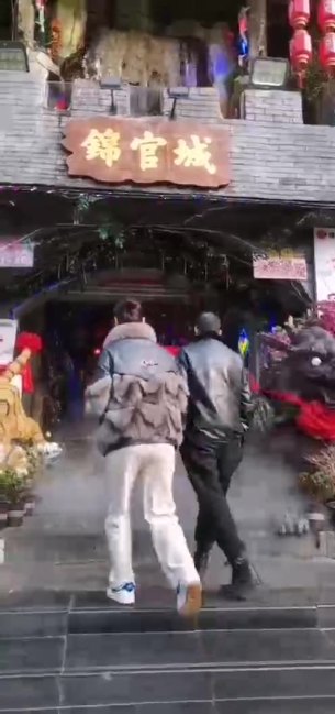 主封面
