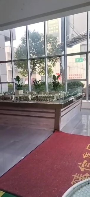 主封面